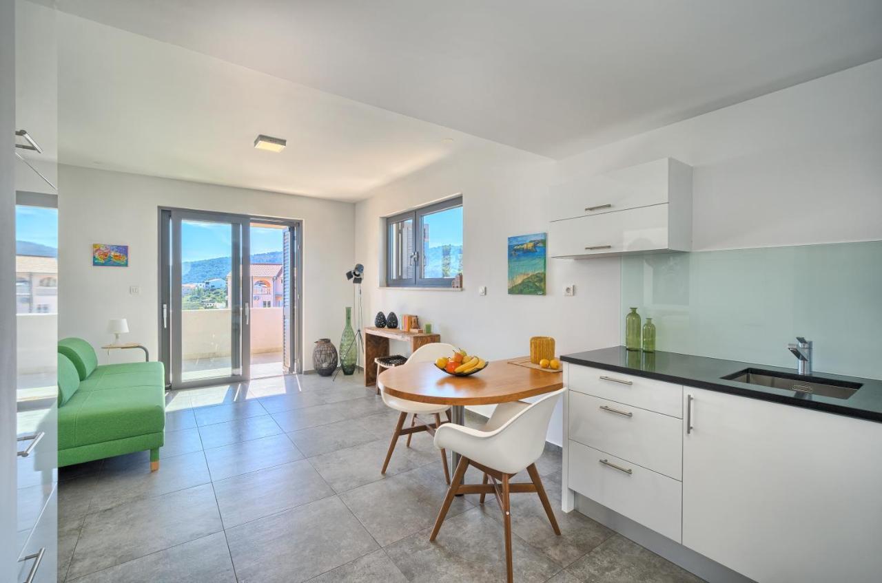 Ming - Pool, Sea-view And Peace Apartment Slatine