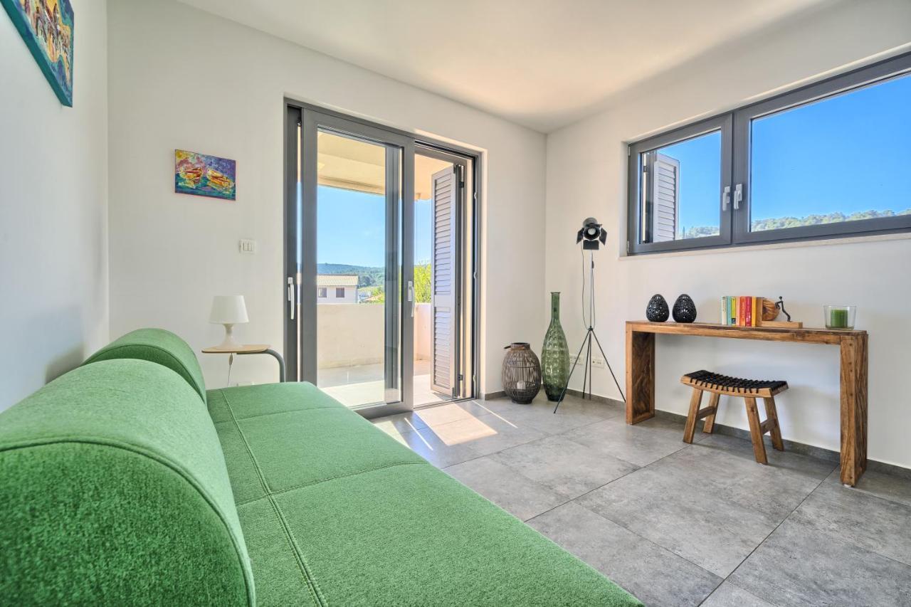 Ming - Pool, Sea-view And Peace Apartment Slatine