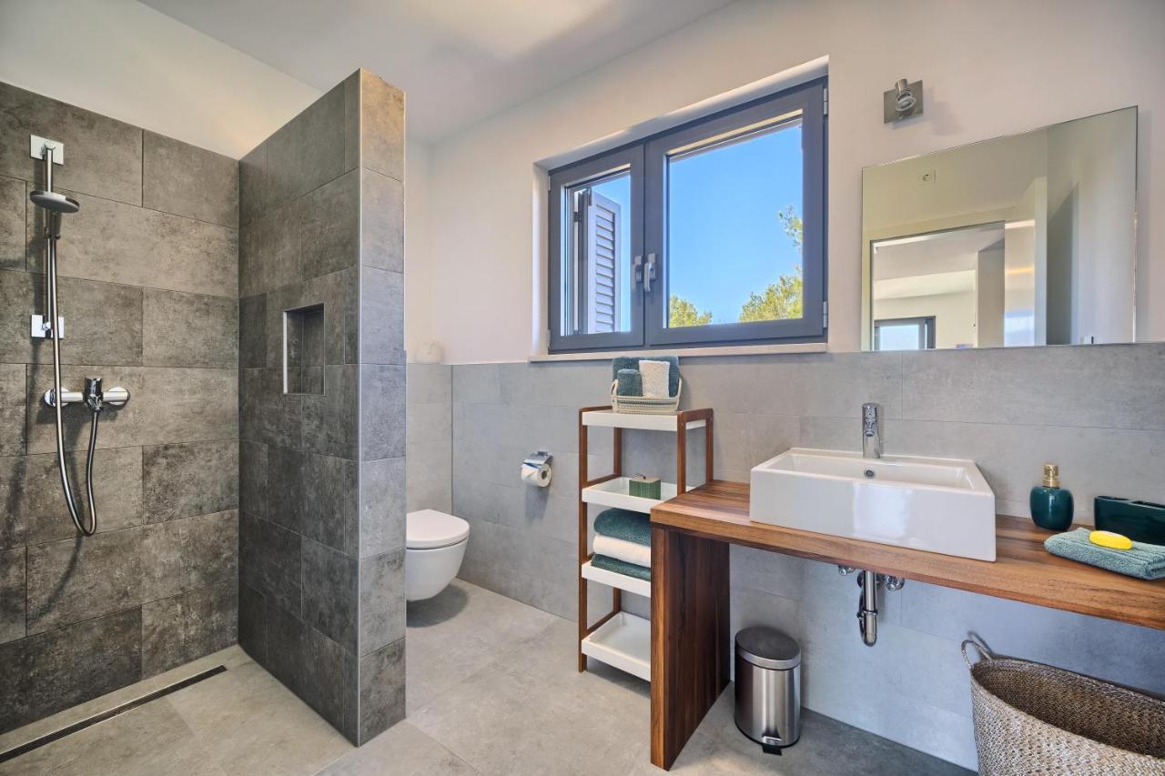 Apartment Ming - Pool, Sea-view And Peace Slatine